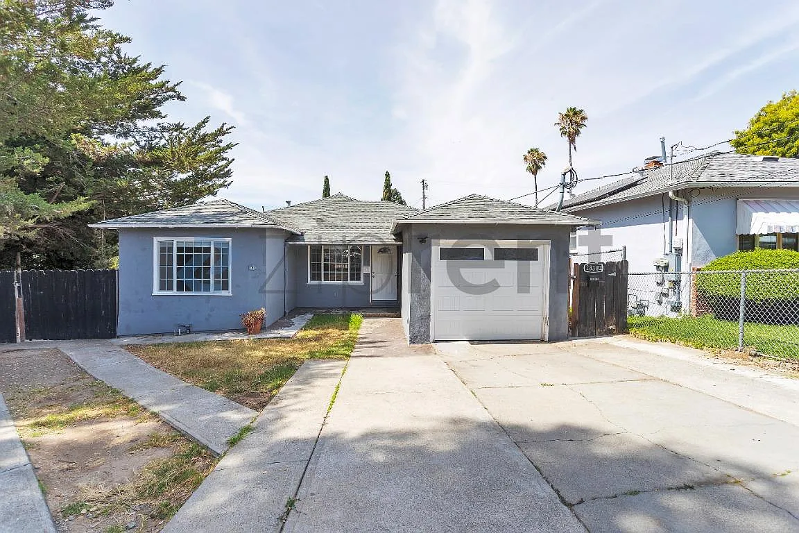 5 bed, 2200 sqft, $4,995 — Photo 1