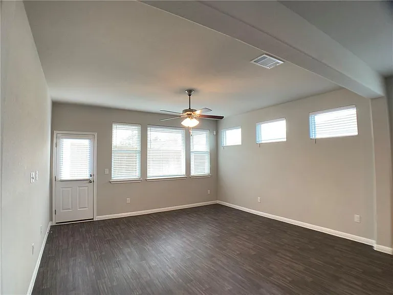 237 Michaelis Dr — Photo 7