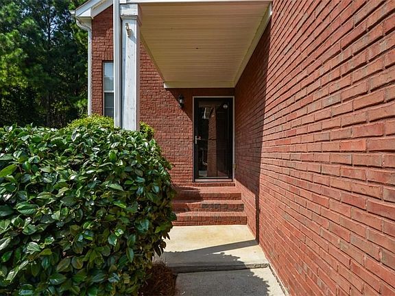4th image of 534 Parkstone Ln