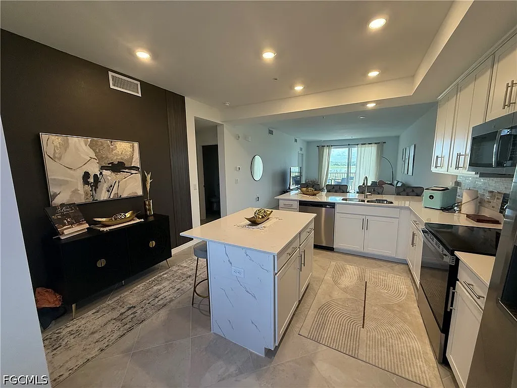 2 bed, 2.0 bath, 1120 sqft, $4,850 — Photo 3