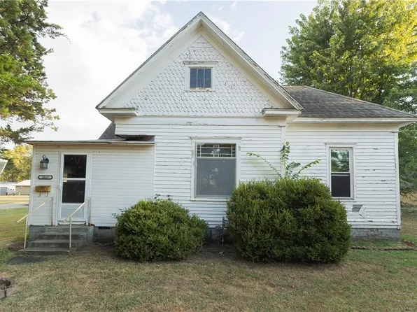 1027 E 6th St, Cherryvale, KS 67335