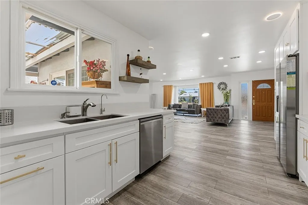 3 bed, 1502 sqft, $5,999 — Photo 4