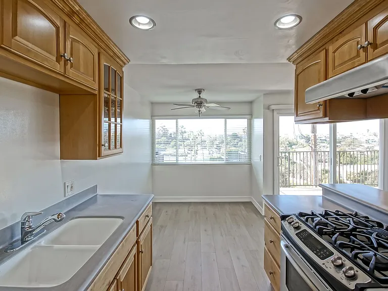 1720 Ardmore Ave #301 — Photo 17