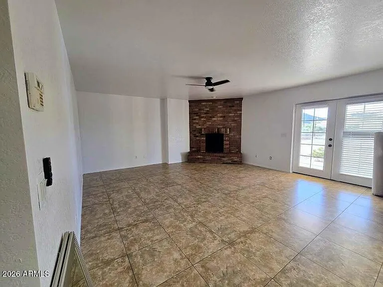 4012 W Carver Rd — Photo 4