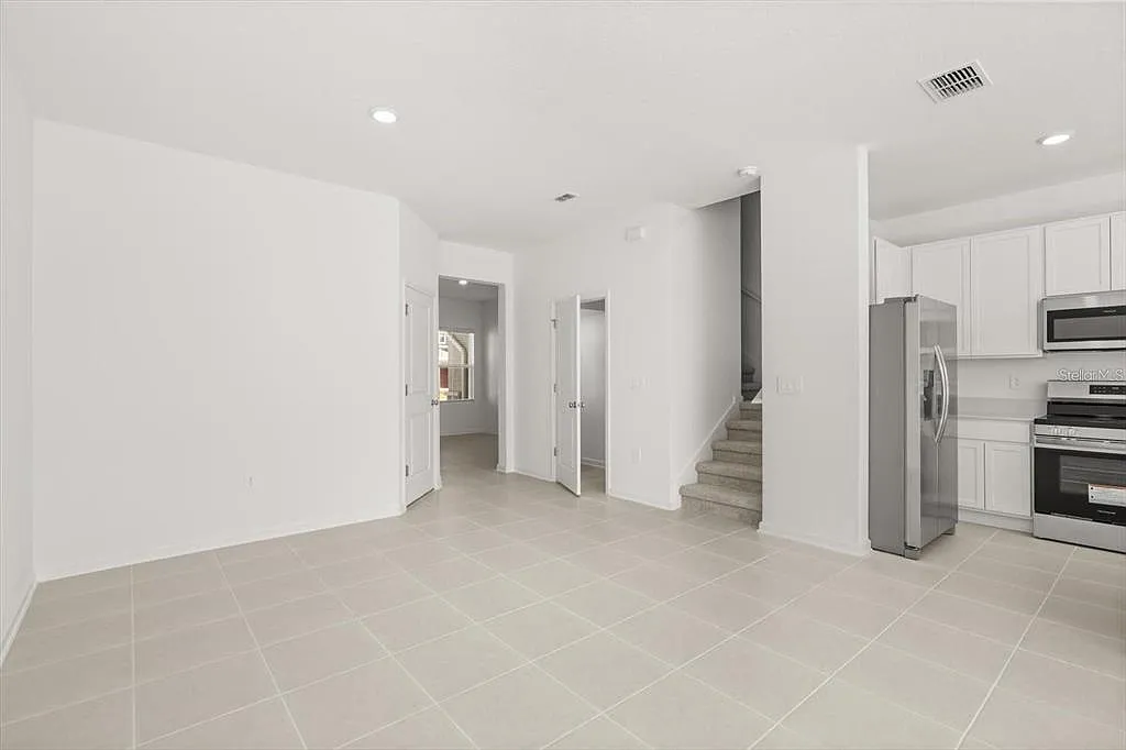 3 bed, 2.5 bath, 1689 sqft, $2,500 — Photo 2