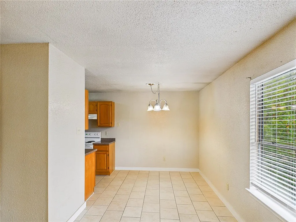 Building Photo - 1505 Oakdale Cir #D