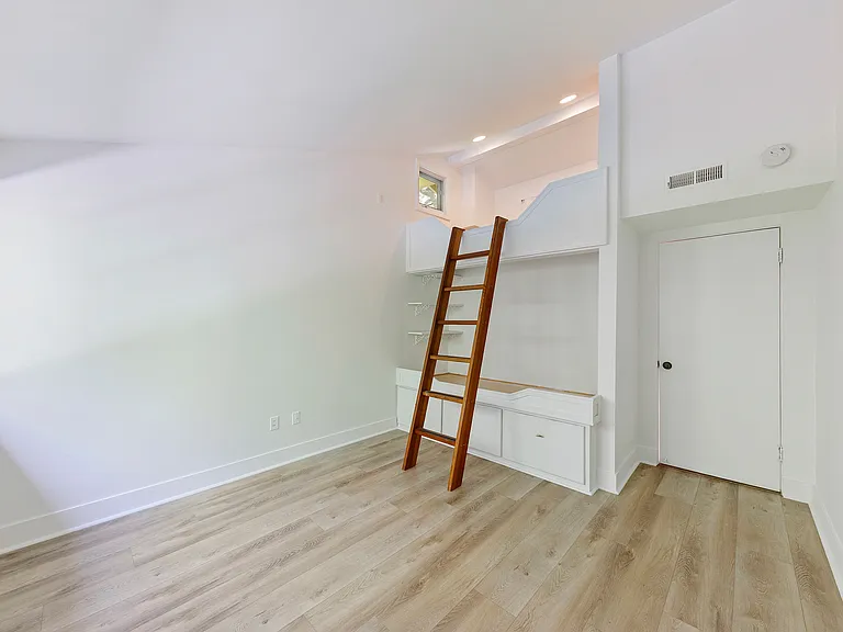 6328 Frondosa Dr — Photo 19