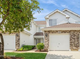 226 Sierra Pass Dr, Schaumburg, IL 60194