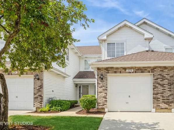 226 Sierra Pass Dr, Schaumburg, IL 60194