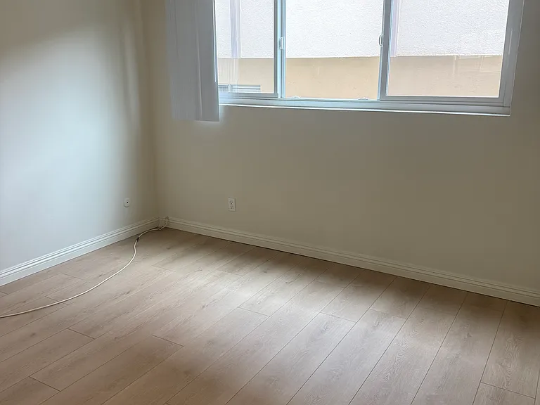 528 E Verdugo Ave #B — Photo 7