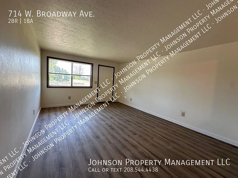 714 W Broadway Ave — Photo 5