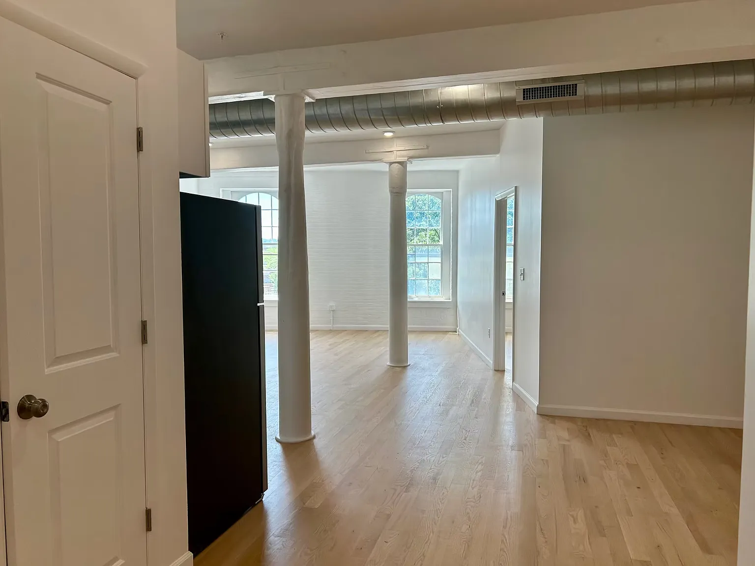 2 bed, 1100 sqft, $2,100 — Photo 3