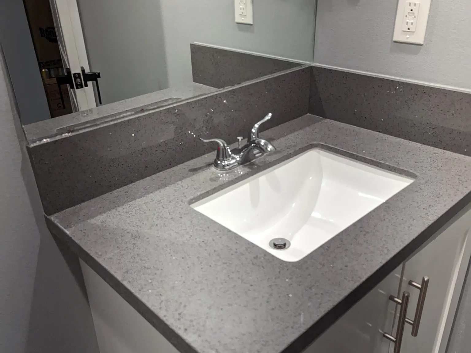 1 bed, 1600 sqft, $1,000 — Photo 3