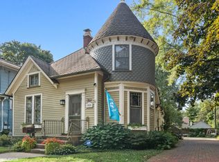 565 Park St, Elgin, IL 60120