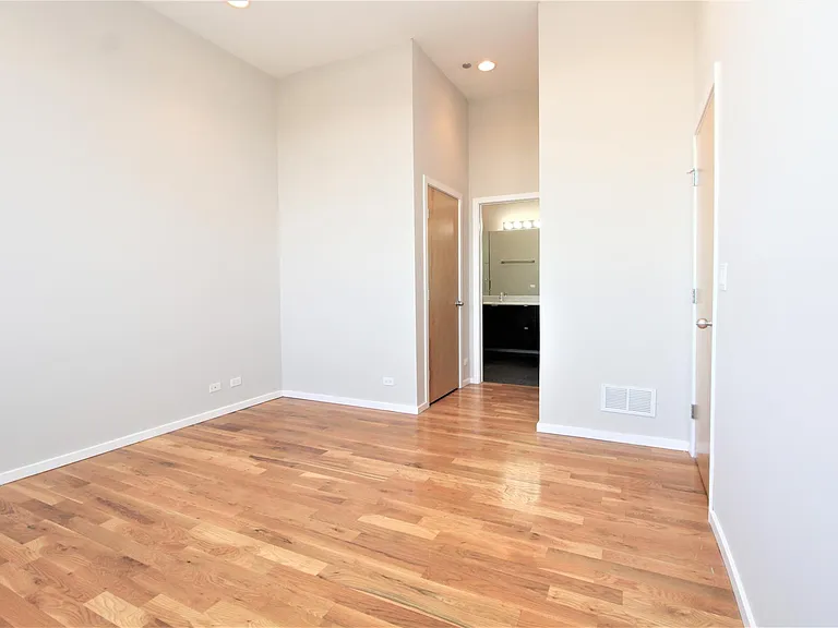 2157 N Damen Ave #404 — Photo 25