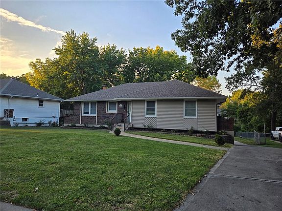 3rd image of 2309 NW London Dr