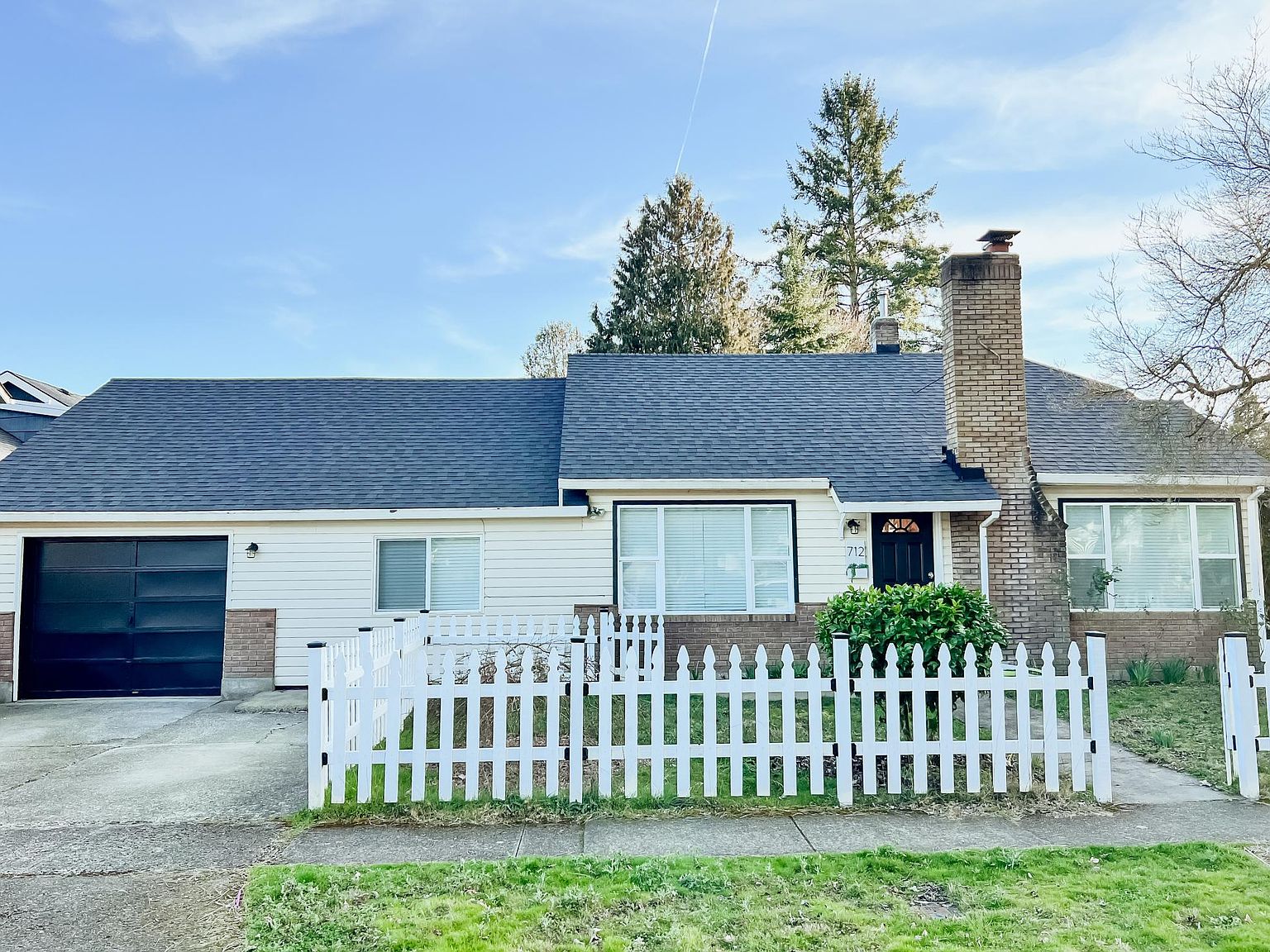 712 E 5th St, Newberg, OR 97132 Zillow