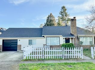 712 E 5th St, Newberg, OR 97132