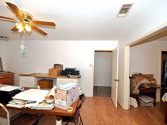 5th image of 2910 Mary Ann Dr