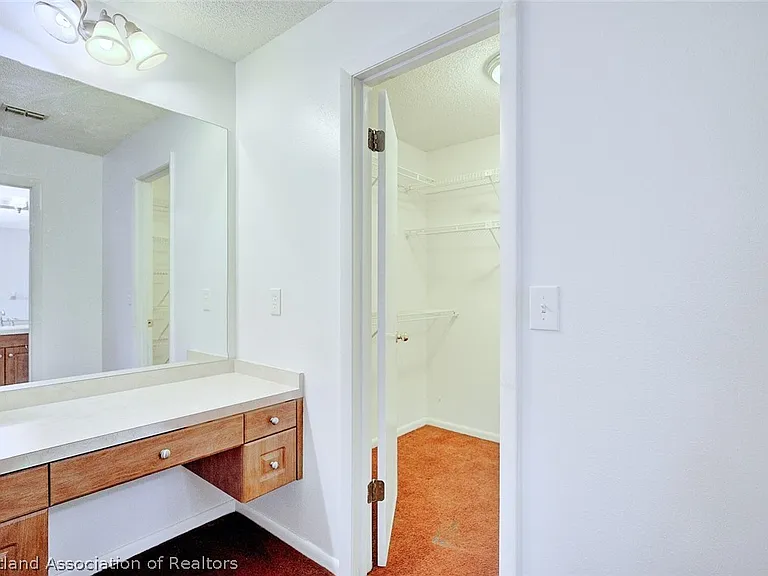 1602 Carrington Ave — Photo 23