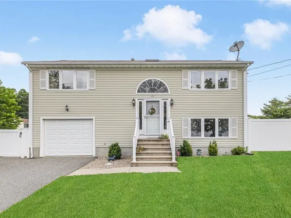 23 Hamlet Ct, Bristol, RI 02809