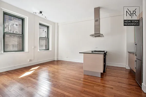 Rented by New York Residence | media 27