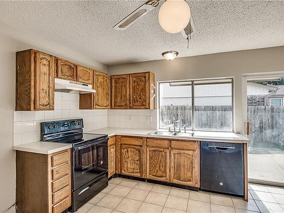 5th image of 2810 Royalty Dr