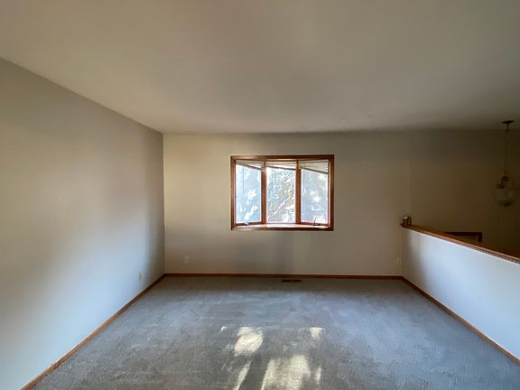 5th image of 1425 Meadowmoor Dr NE