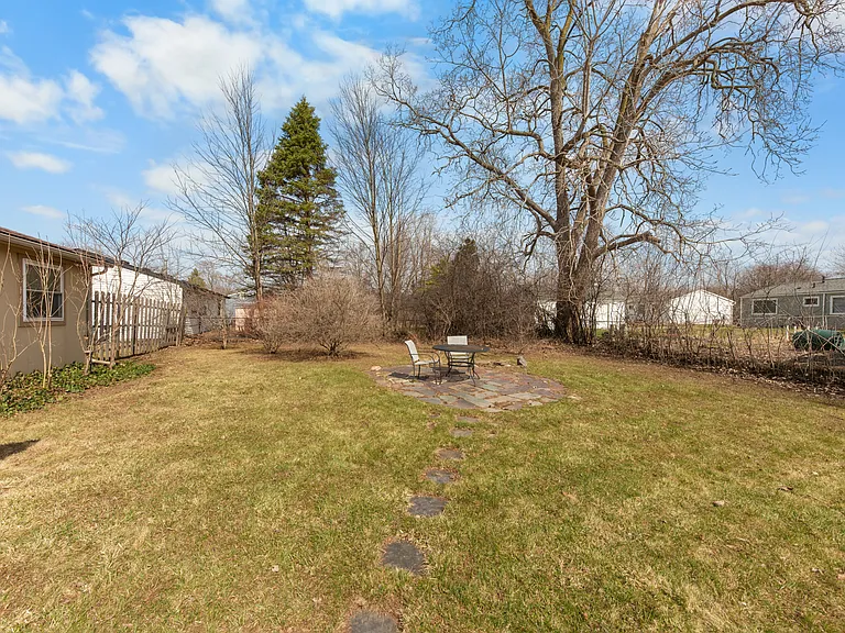 2 Faust Ct — Photo 35