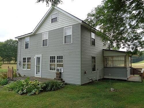 3rd image of 252 Canoe Ridge Rd