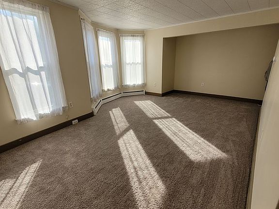 3rd image of 52-54 E Chestnut St #3