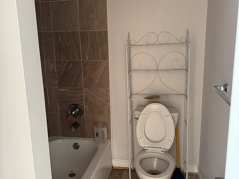 314 V St NE #205 — Photo 8