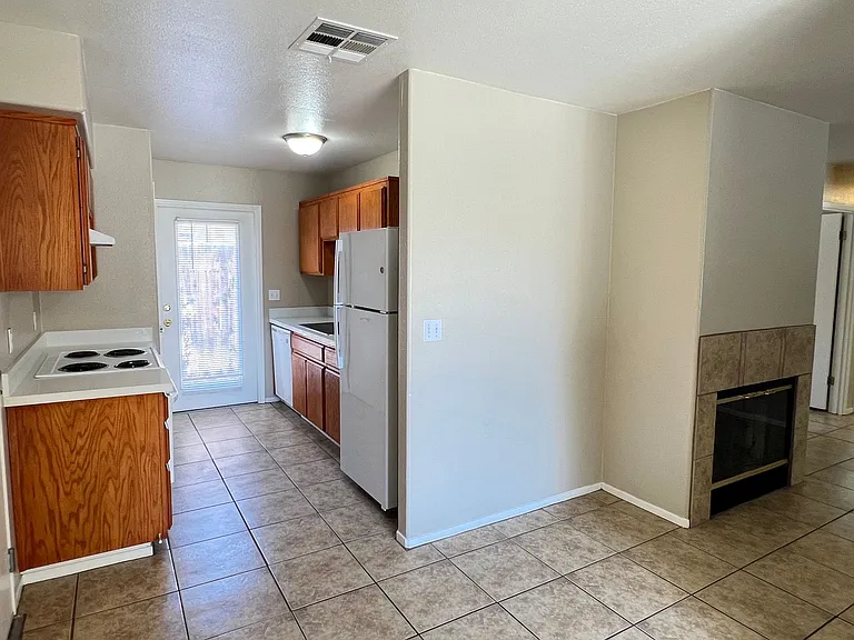 1320 Reddick Ln — Photo 8