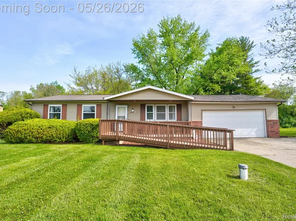 4064 Sheraton Dr, Flint, MI 48532