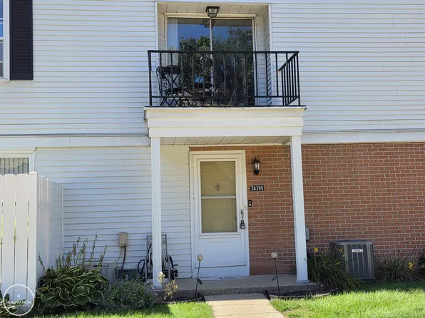 24399 Meadowbridge Dr, Clinton Township, MI 48035