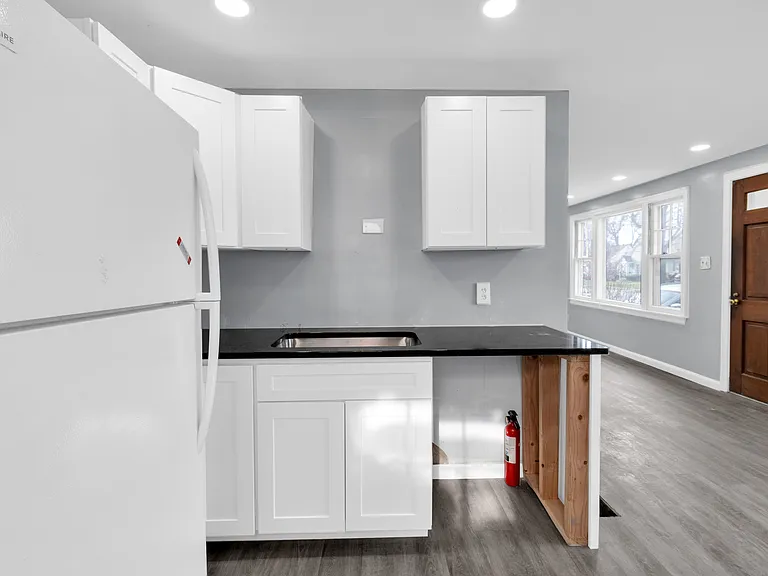495 Zimmerman Blvd — Photo 4