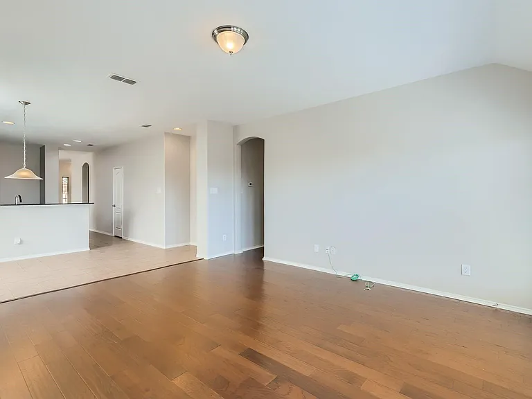 1270 Lasso Dr — Photo 3