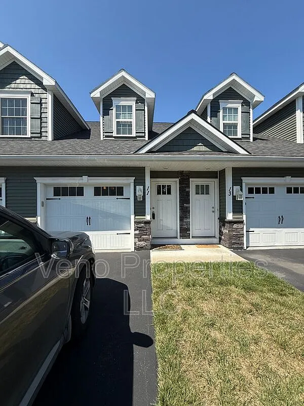 3 bed, 2.0 bath, 1736 sqft, $2,800 — Photo 1