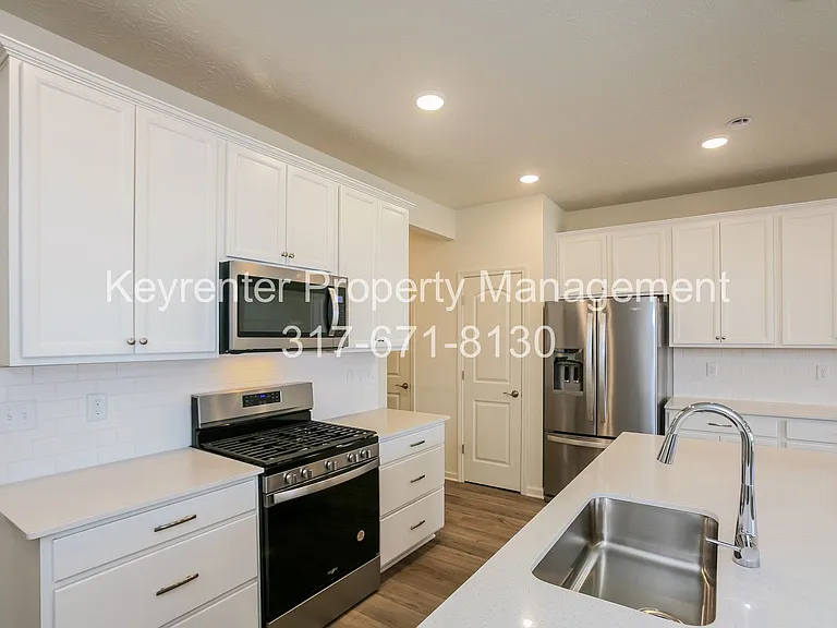 9738 Behner Dr — Photo 9