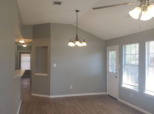 2221 Creekside Ln APT B, Georgetown, TX 78626