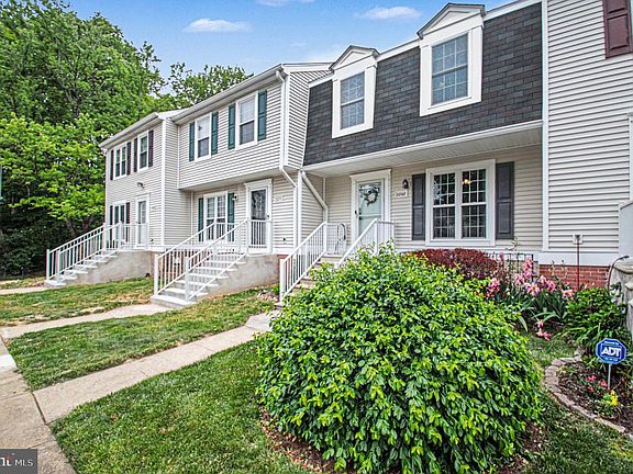 3rd image of 2868 Burgundy Pl