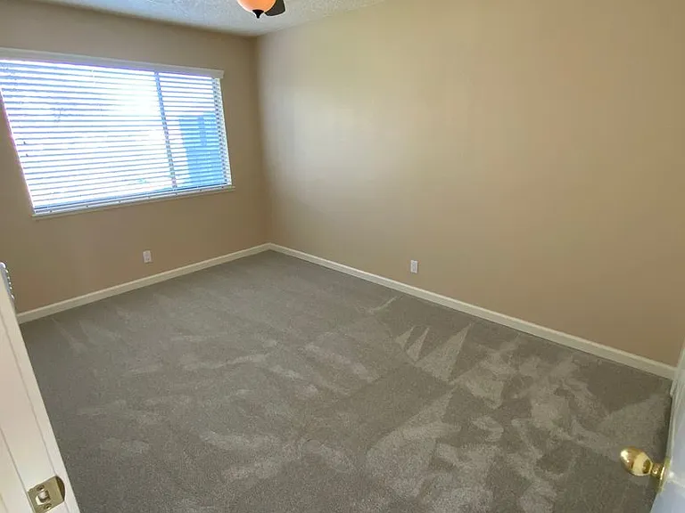 1098 Azalea Ct — Photo 18