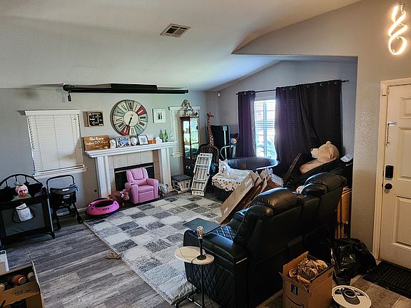 4th image of 17573 Dayton St
