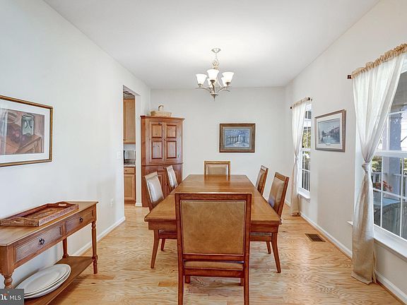 5th image of 415 Alder Dr