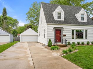 149 Central Ave, Aurora, IL 60506