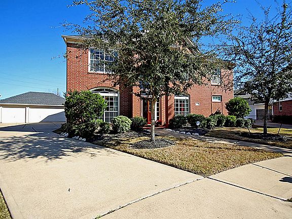 2nd image of 2207 Alberton Ln
