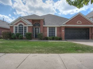 321 Stormydale Ln, Fort Worth, TX 76140