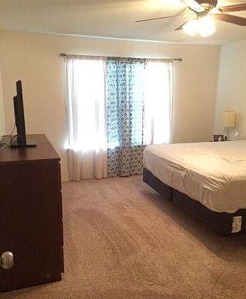 5th image of 208 Nandina Dr