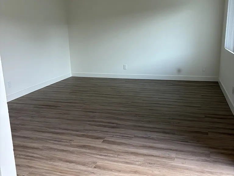 Del Mar 2bdrm living room