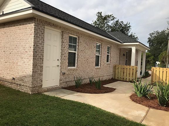 Rear view of house, 
Fenced back yard.
Outside storage closet